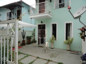 Casa com 2 Quartos à Venda, 150 m² em Maria Paula - São Gonçalo