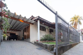Casa com 3 Quartos à Venda, 330 m² em Parque Continental - São Paulo