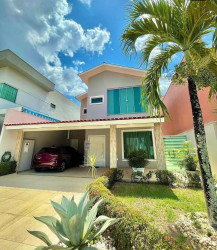 Casa com 3 Quartos à Venda, 238 m² em Flores - Manaus