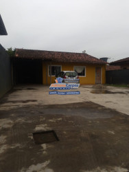 Casa com 3 Quartos à Venda,  em Paranaguamirim - Joinville