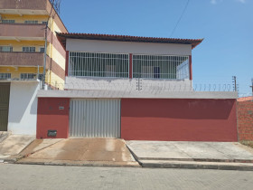 Casa com 5 Quartos à Venda, 300 m² em Lourival Parente - Teresina