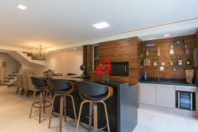 Casa com 3 Quartos à Venda, 434 m² em Três Figueiras - Porto Alegre