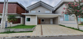 Casa com 3 Quartos para Alugar, 300 m² em Villa Branca - Jacareí