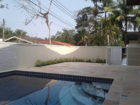 Casa de Condomínio com 4 Quartos para Temporada, 200 m² em Praia Do Lazaro - Ubatuba