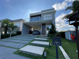 Casa com 3 Quartos à Venda, 289 m² em Santa Regina - Camboriú