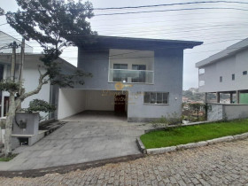 Casa com 3 Quartos à Venda, 242 m² em Tijuca - Teresópolis