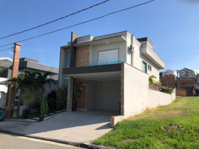 Casa com 4 Quartos para Alugar, 250 m² em Urbanova - São José Dos Campos