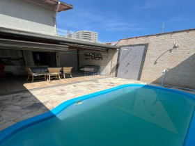 Casa com 3 Quartos à Venda, 130 m² em Tupi - Praia Grande