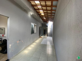 Casa com 2 Quartos à Venda,  em Alto São João - Montes Claros