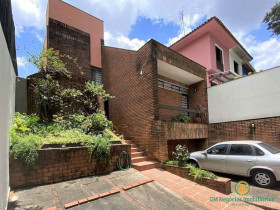 Casa com 3 Quartos à Venda, 270 m² em Jardim Peri Peri - São Paulo