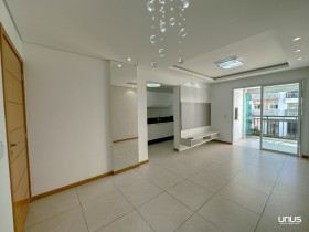 Apartamento com 2 Quartos à Venda, 82 m² em Abraão - Florianópolis