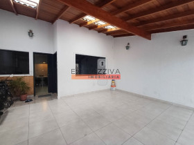 Casa com 3 Quartos para Alugar, 144 m² em Piracangaguá - Taubaté