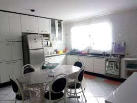 Casa com 3 Quartos à Venda, 235 m² em Parque Gerassi - Santo André