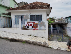 Casa com 4 Quartos à Venda, 475 m² em Coloninha - Florianópolis