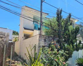 Casa com 4 Quartos à Venda, 242 m² em Camboinhas - Niterói