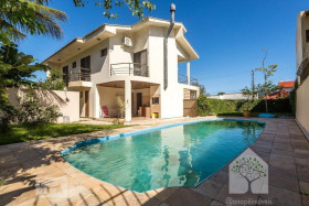 Casa com 5 Quartos à Venda, 330 m² em Itacorubi - Florianópolis