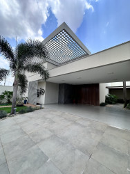 Casa com 3 Quartos à Venda, 243 m² em Jardim Belo Horizonte - Sinop