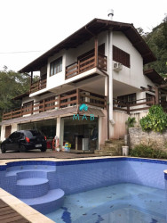 Sobrado com 5 Quartos à Venda, 264 m² em Sambaqui - Florianópolis