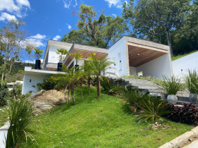 Casa com 4 Quartos à Venda, 432 m² em Barra - Balneário Camboriú