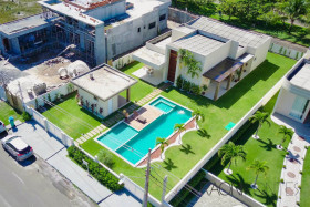 Casa com 4 Quartos à Venda, 330 m² em Barra Do Jacuipe - Camaçari