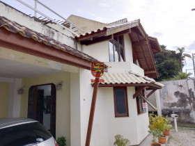 Casa com 3 Quartos à Venda, 440 m² em Balneário - Florianópolis
