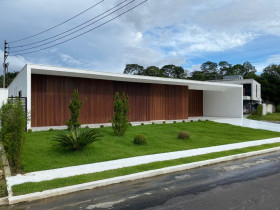 Casa com 4 Quartos à Venda,  em Ponta Negra - Manaus
