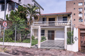 Casa com 2 Quartos à Venda,  em Passo Da Areia - Porto Alegre