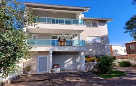Casa com 3 Quartos à Venda, 360 m² em Guarujá - Porto Alegre