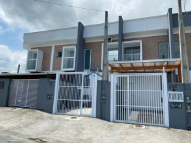 Sobrado com 2 Quartos à Venda, 72 m² em Vila Nova - Joinville