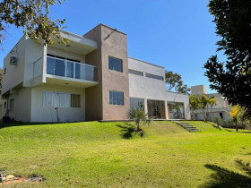 Casa de Condomínio com 4 Quartos à Venda, 2.000 m² em Cláudio