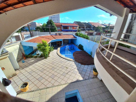 Casa com 5 Quartos à Venda, 231 m² em Parque Manibura - Fortaleza