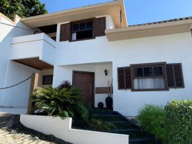 Casa de Condomínio com 3 Quartos para Alugar, 300 m² em Rio Do Ouro - São Gonçalo