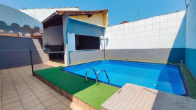 Sobrado com 4 Quartos à Venda, 275 m² em Caiçara - Praia Grande