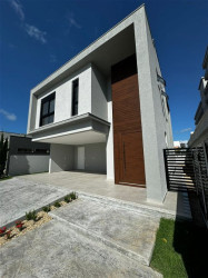 Casa com 3 Quartos à Venda, 251 m² em Santa Regina - Camboriú