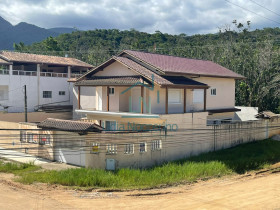 Casa com 3 Quartos à Venda, 270 m² em Maranduba - Ubatuba