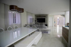 Casa com 4 Quartos para Alugar, 400 m² em Alphaville - Santana De Parnaíba