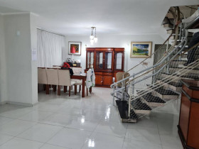 Casa com 5 Quartos à Venda, 282 m² em Bosque Da Saúde - São Paulo