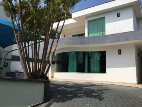 Casa com 3 Quartos à Venda, 500 m² em Cidade Satélite - Atibaia
