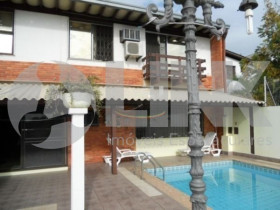 Casa com 4 Quartos à Venda, 318 m² em Três Figueiras - Porto Alegre