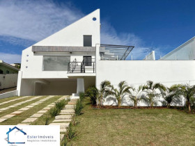 Casa com 4 Quartos para Alugar ou Temporada, 497 m² em Jundiaí Mirim - Jundiaí