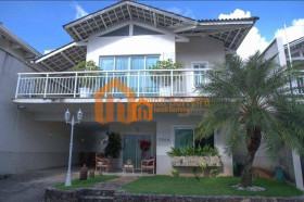 Casa com 3 Quartos à Venda, 277 m² em Alagadiço Novo - Fortaleza
