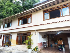Casa com 4 Quartos à Venda, 200 m² em Chácara Paraíso - Nova Friburgo