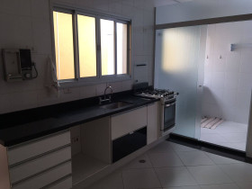 Casa com 2 Quartos para Alugar, 82 m² em Bosque Da Saúde - São Paulo