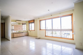 Apartamento com 2 Quartos à Venda, 87 m² em Passo Da Areia - Porto Alegre