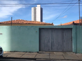 Casa com 2 Quartos à Venda, 366 m² em Fátima - Teresina