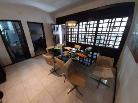 Casa com 4 Quartos à Venda, 241 m² em Coração Eucarístico - Belo Horizonte