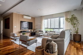 Apartamento com 4 Quartos à Venda, 215 m² em Moema - São Paulo