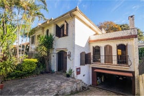 Casa com 5 Quartos à Venda,  em Petrópolis - Porto Alegre