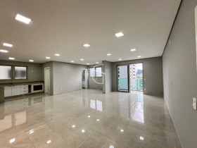 Apartamento com 3 Quartos à Venda, 135 m² em Atiradores - Joinville