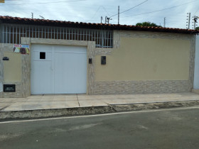 Casa com 3 Quartos à Venda, 330 m² em Comprida - Teresina
